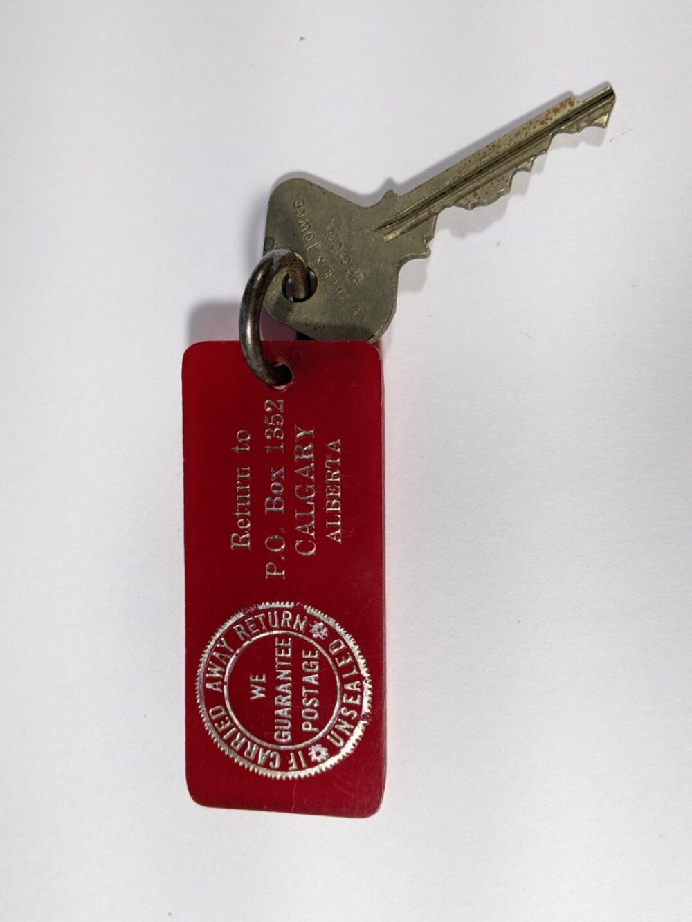 Vintage Calgary Hotel Room Yale & Towne odd shape Key & Fob No.656, red lucite